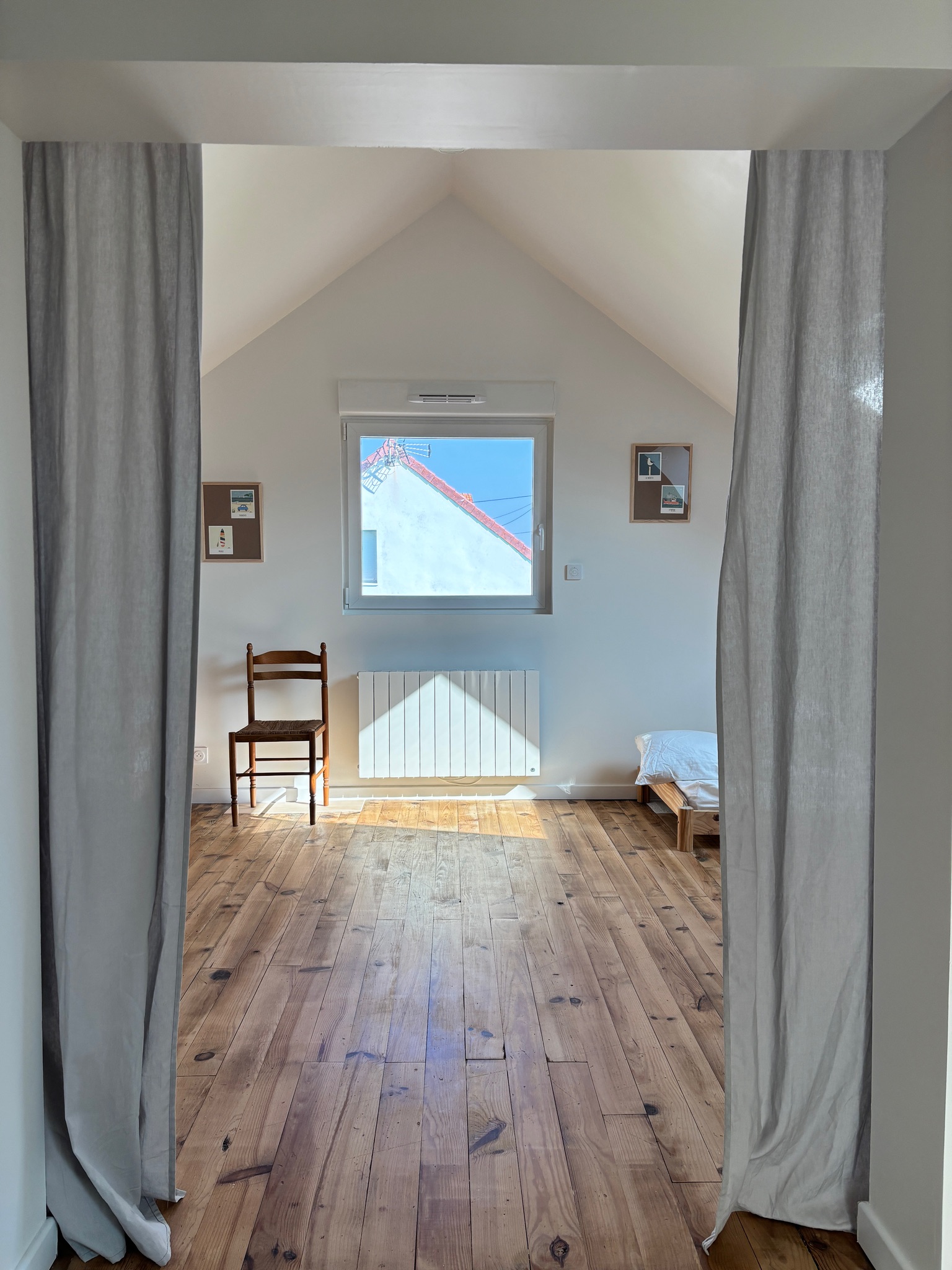 Dortoir de 4 lits simples à l'étage