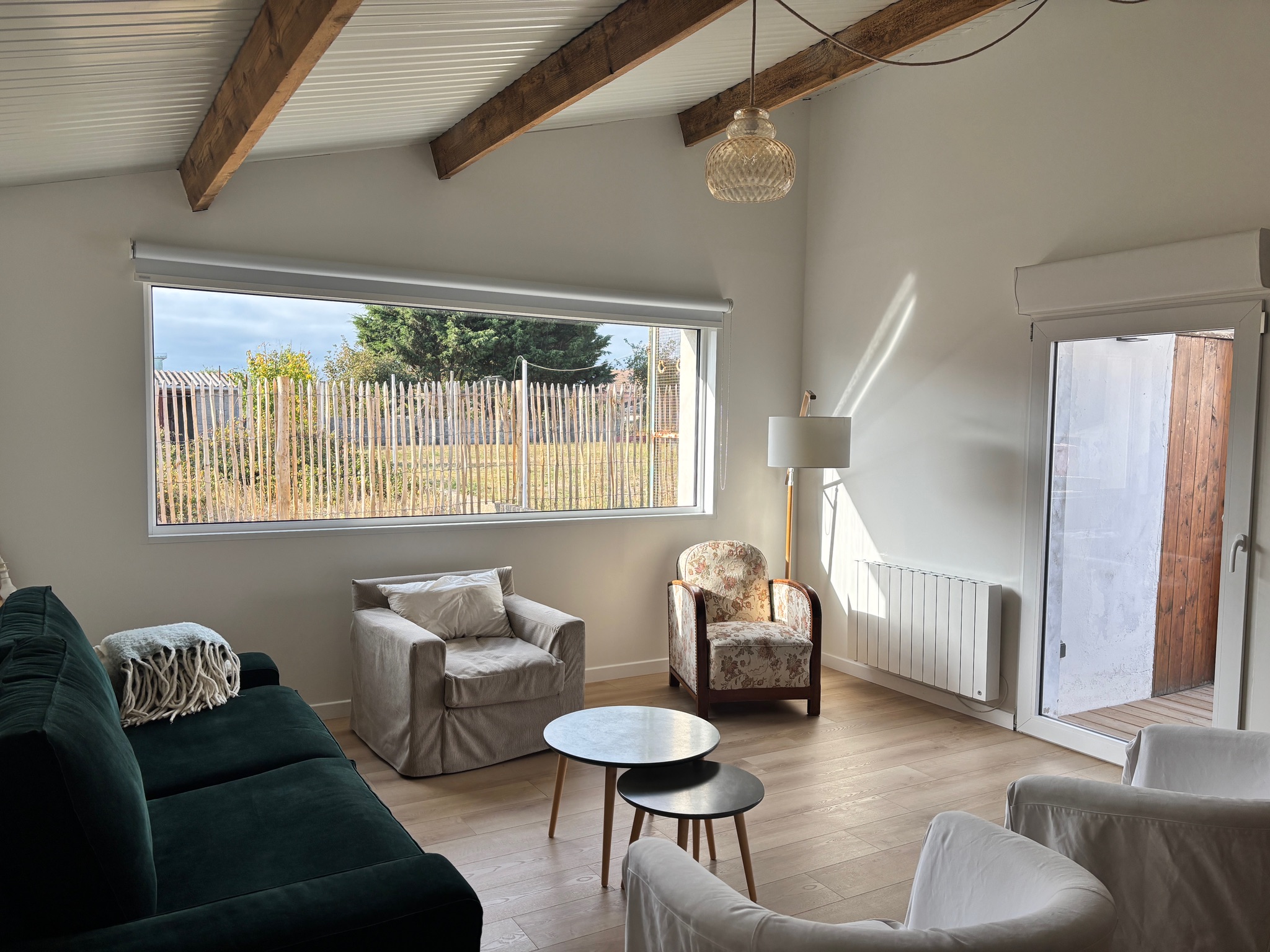 Salon avec poutres apparentes